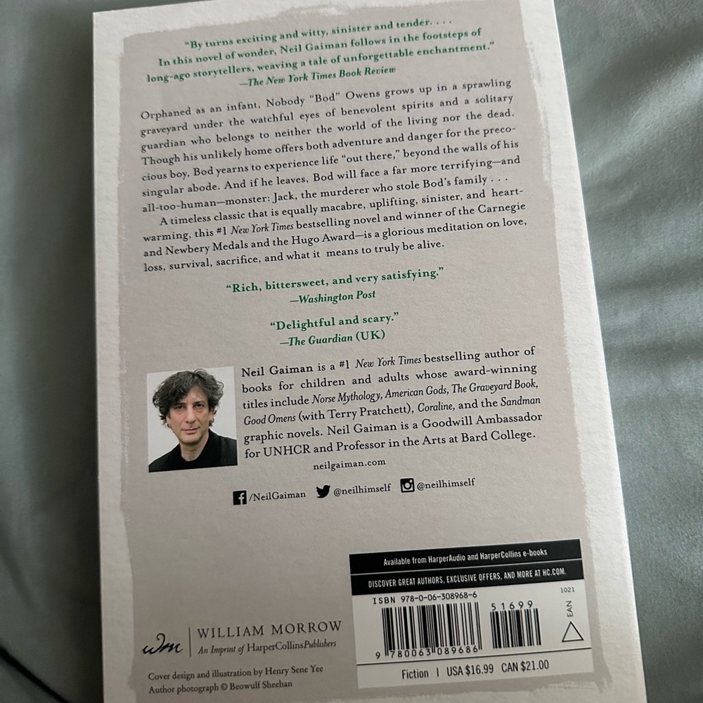 The Graveyard Book by Neil Gaiman Paperback - Picture 2 of 4